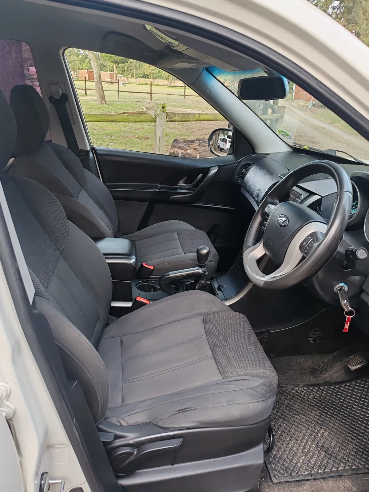2016 Mahindra  XUV 500 W6 — photo 8
