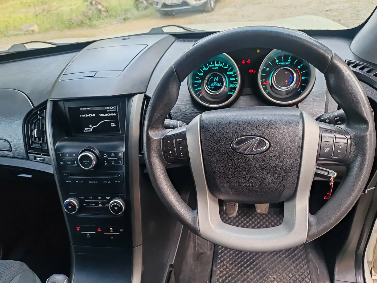 2016 Mahindra  XUV 500 W6 — photo 7