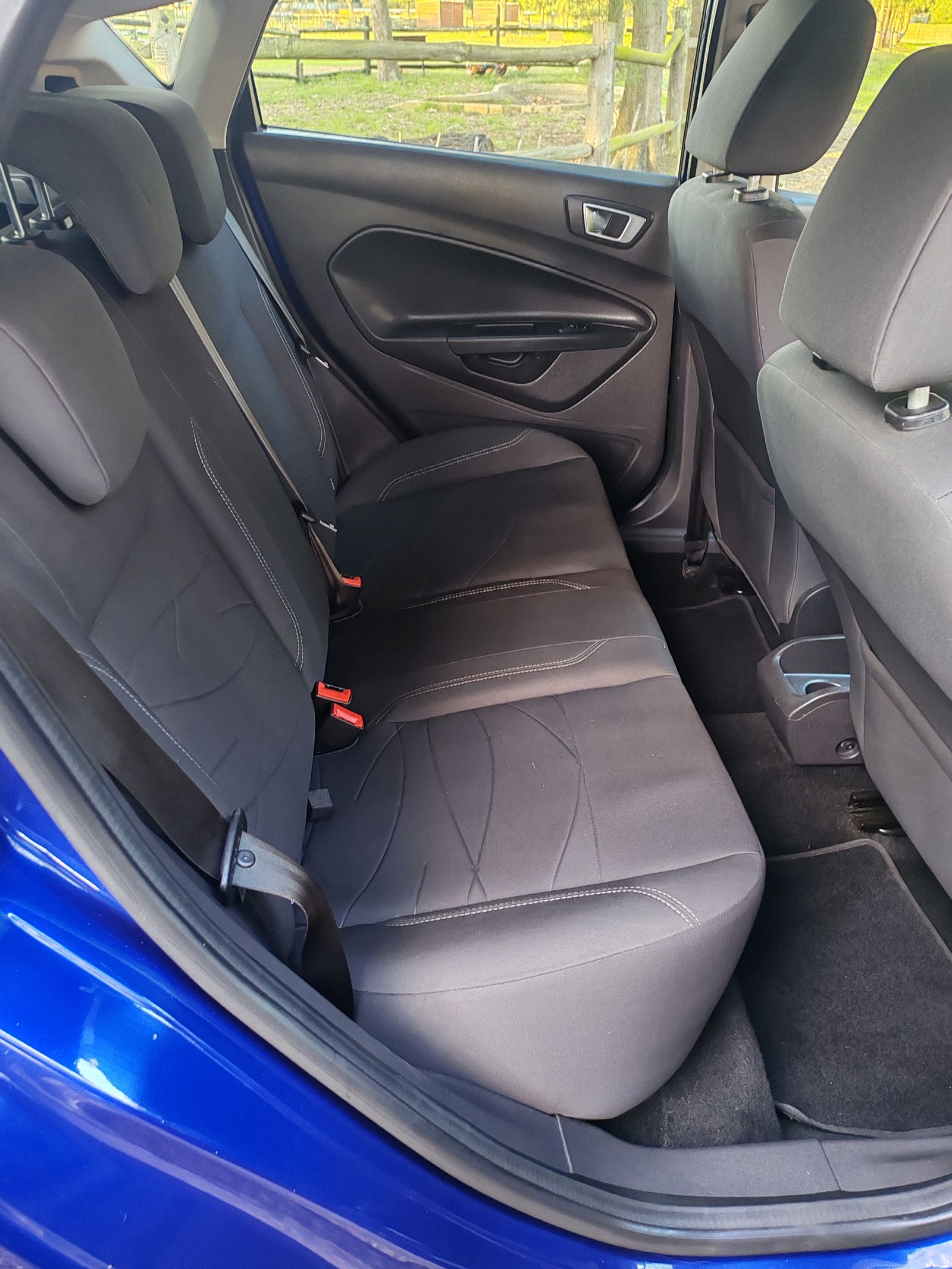 2015 Ford Fiesta — photo 8