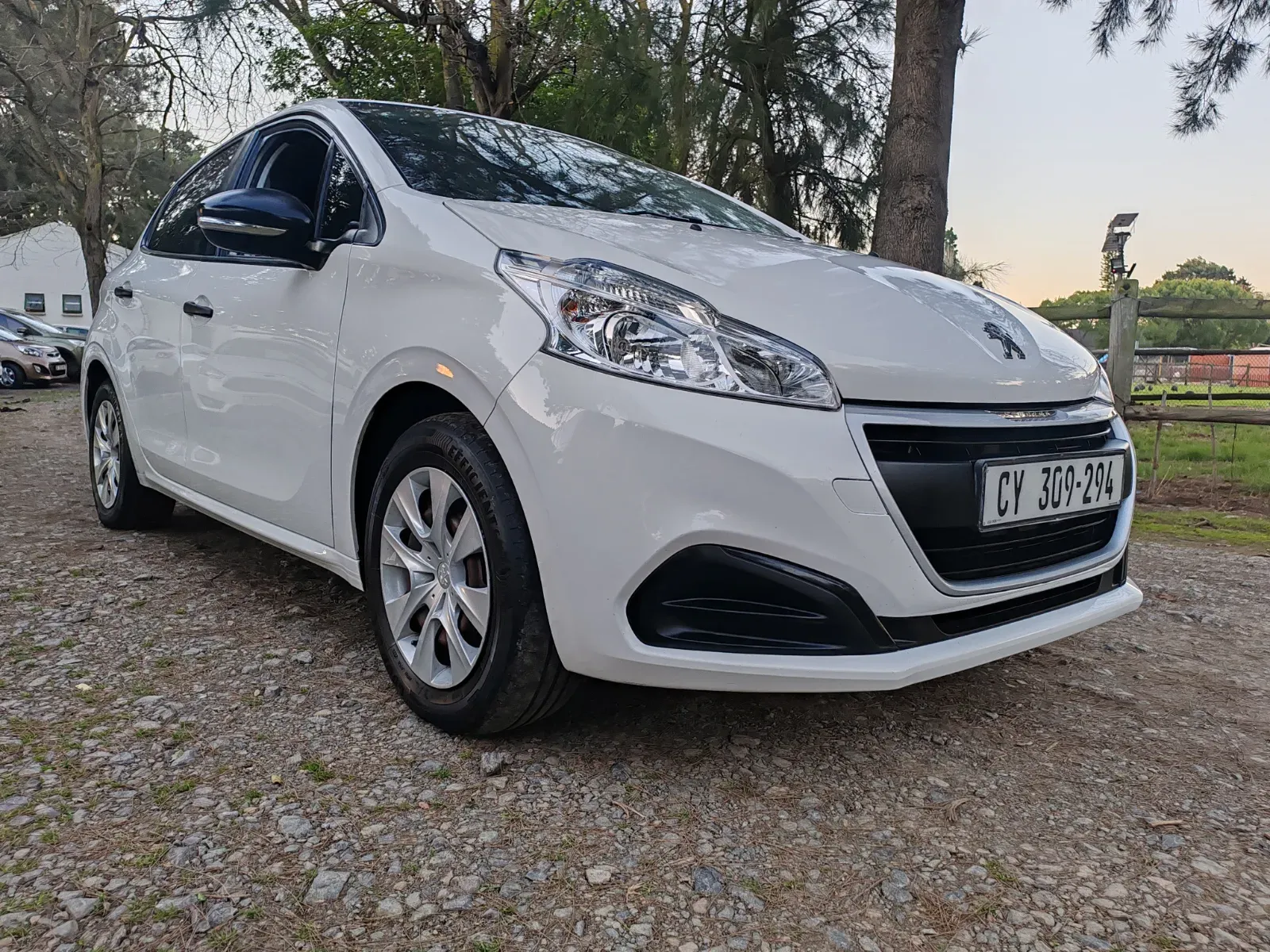 2017 Peugeot  208 POP ART